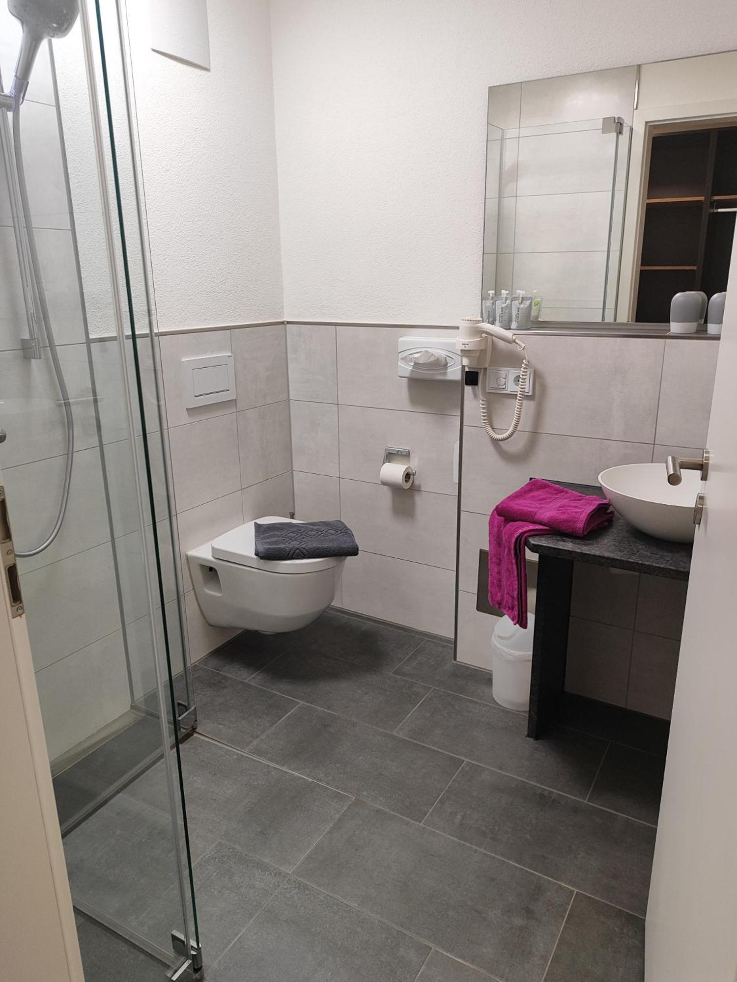 Hotel Gaestehaus Stock Zimmer Wasserfall Friedrichshafen Bagian luar foto