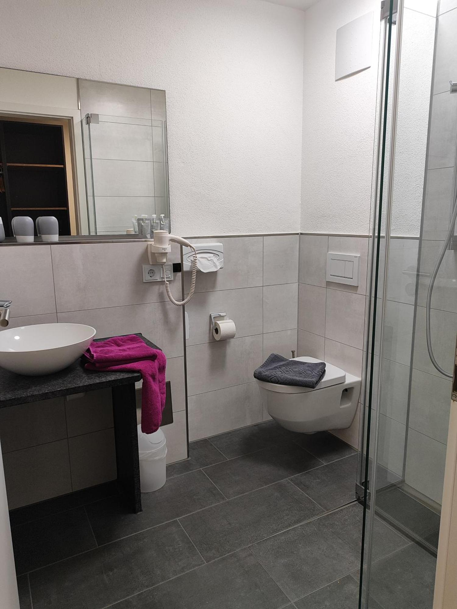 Hotel Gaestehaus Stock Zimmer Wasserfall Friedrichshafen Bagian luar foto